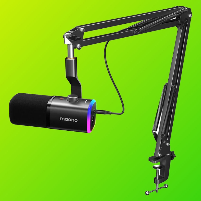 The MAONO PD100XS dynamic microphone mounted on the boom arm included in the same kit, clamped to a desk edge.
